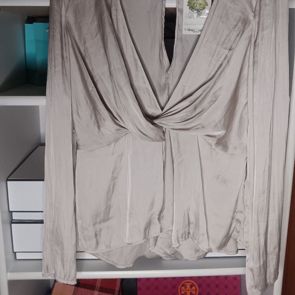 LUSH / CHAMPAIGN SILKY BLOUSE 100 PERCENT POLYESTER - Picture 12 of 12